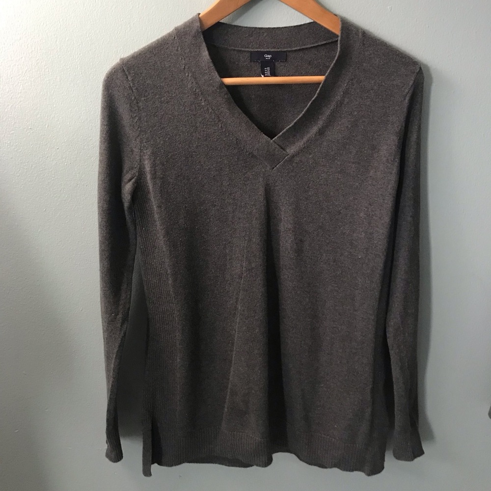 GAP V neck Sweater